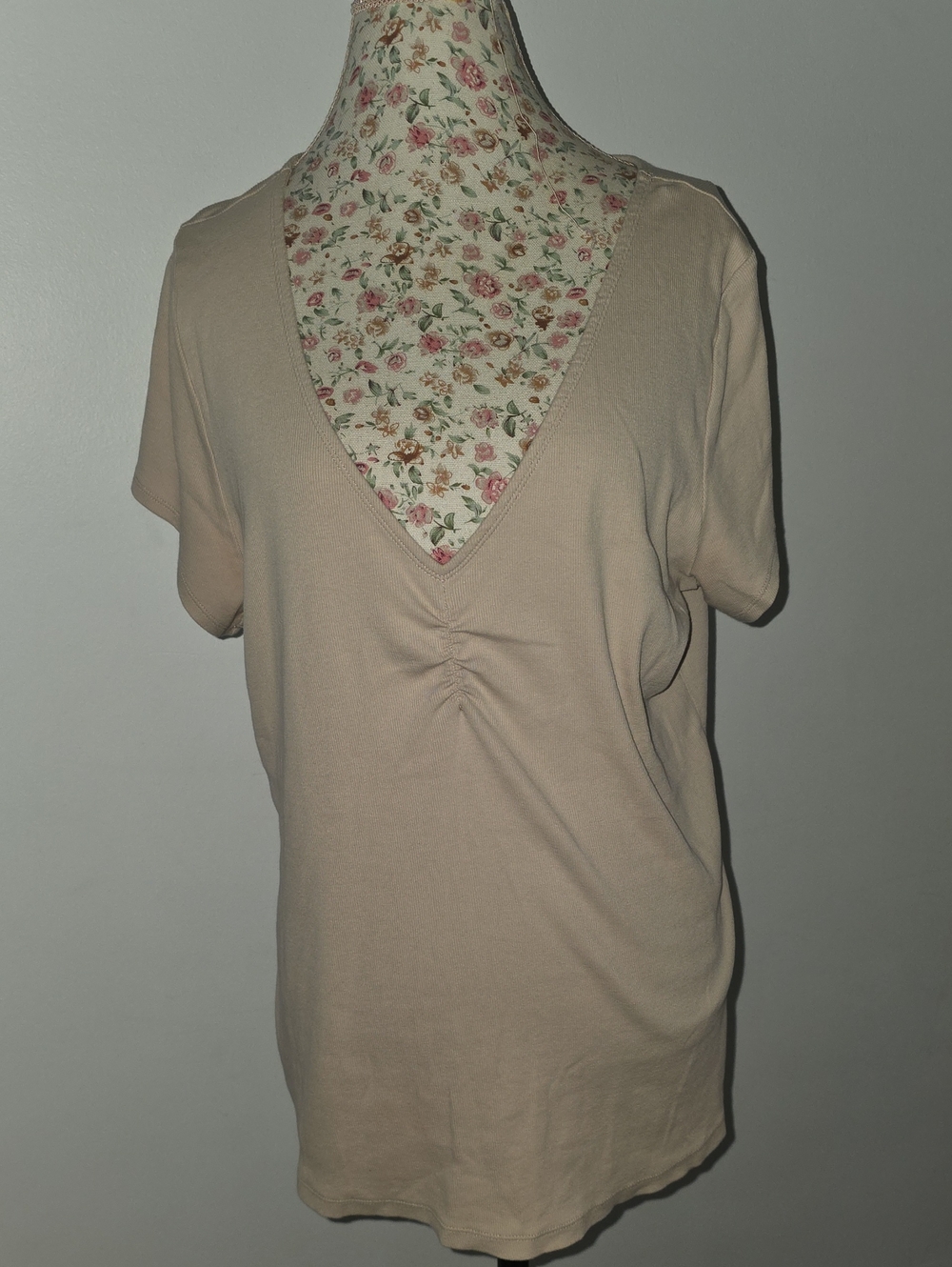 torrid Cream V-Neck Short Sleeve Top with Front Ruched Detail